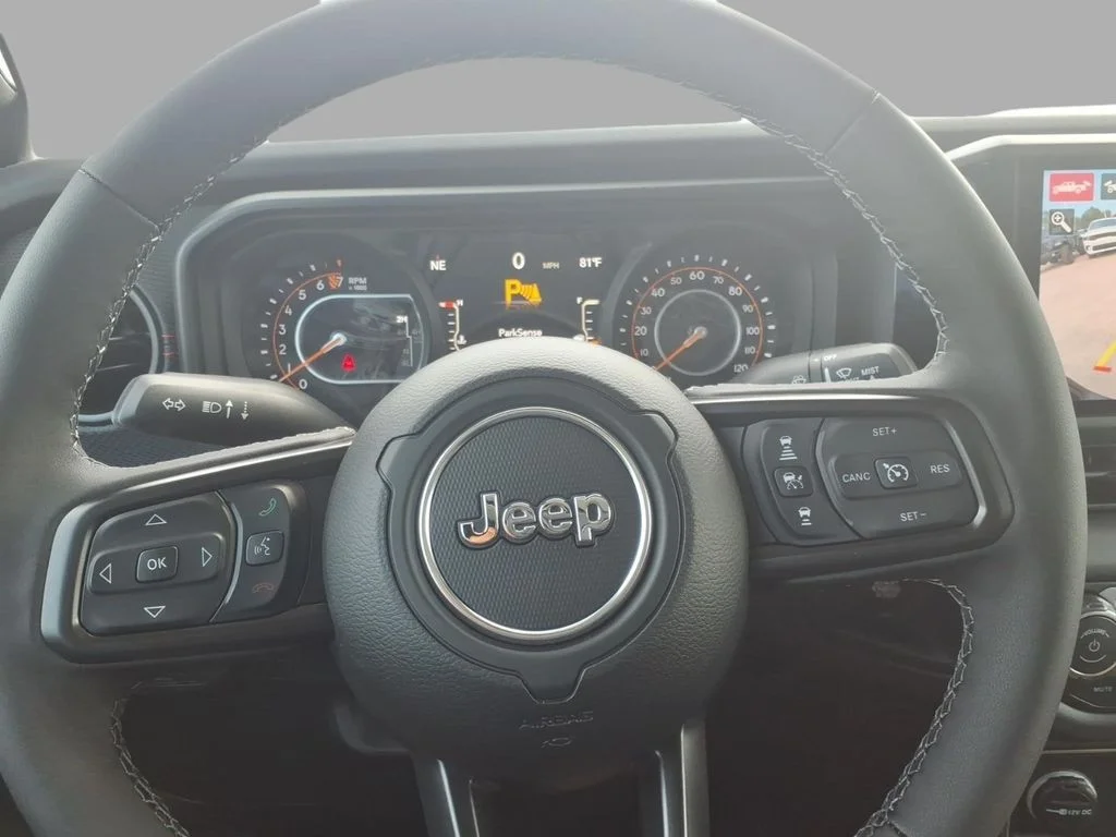 New 2026 Bright White Clear-Coat Exterior Paint Jeep Rubicon X image 18
