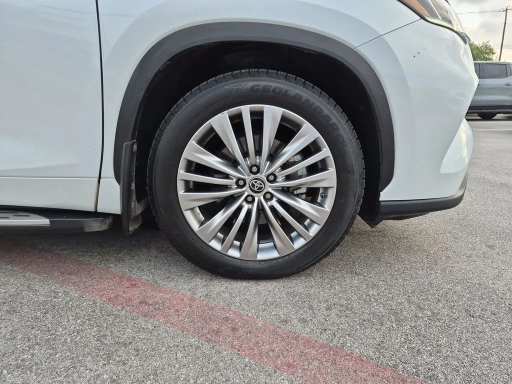 Used 2022  Toyota Platinum image 14