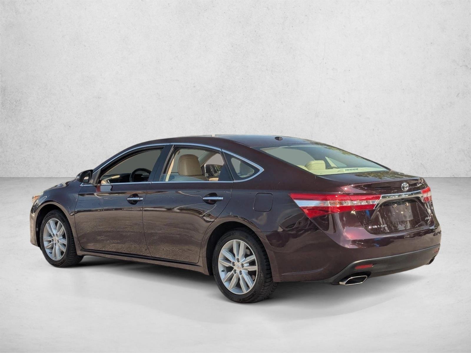 Used 2015 Sizzling Crimson Mica Toyota XLE image 7