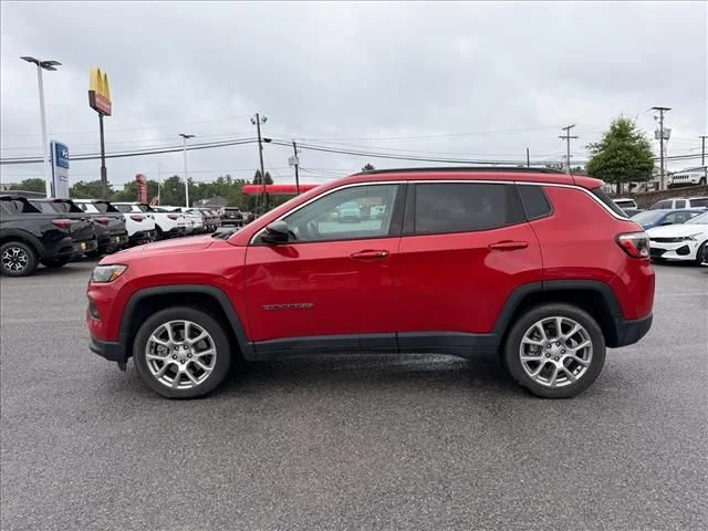Used 2023 Red Jeep Latitude Lux image 4