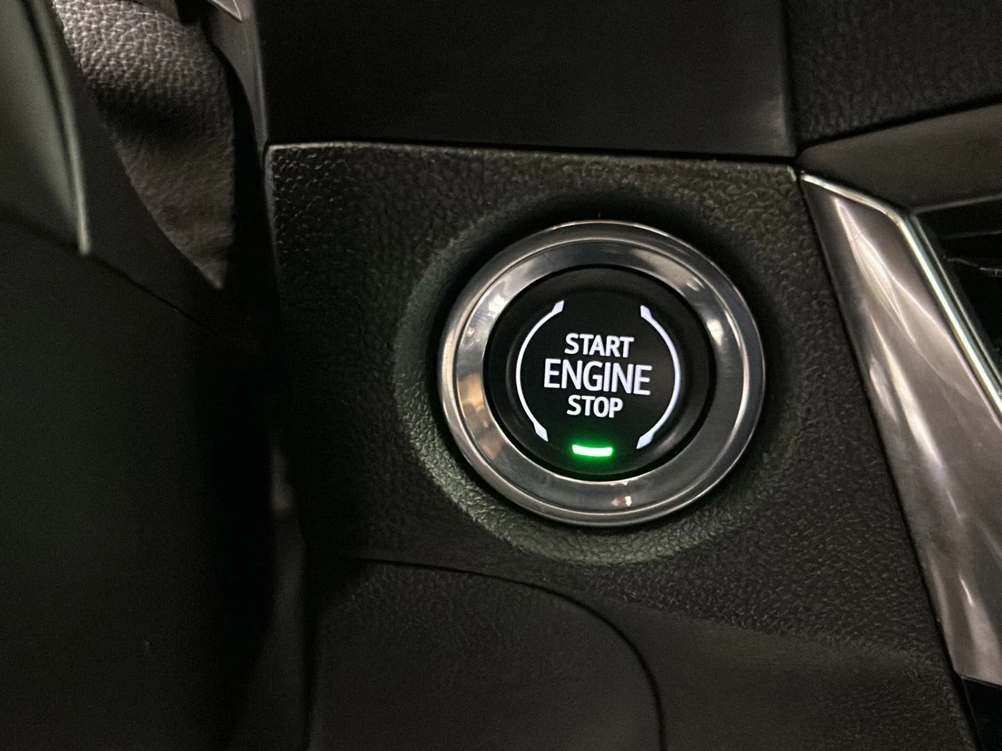 Used 2024 Ebony Twilight Metallic Buick Avenir image 25