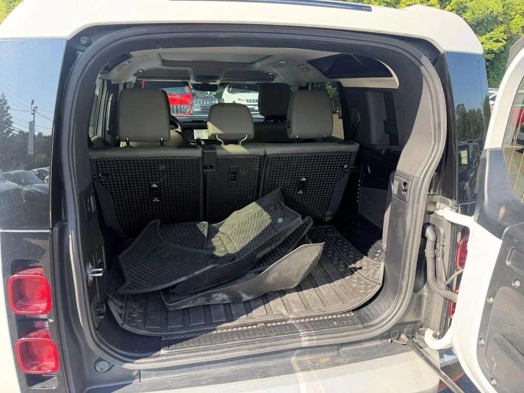 Used 2024 Fuji White Land Rover 110 P300 S w/ Air Suspension, Black Exterior Pkg & Tow Hitch image 5