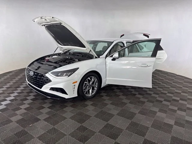 Used 2023 White Hyundai SEL image 13