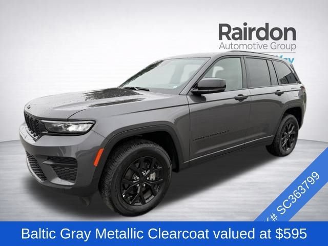 Used 2025 Baltic Gray Metallic Clearcoat Jeep Altitude image 3