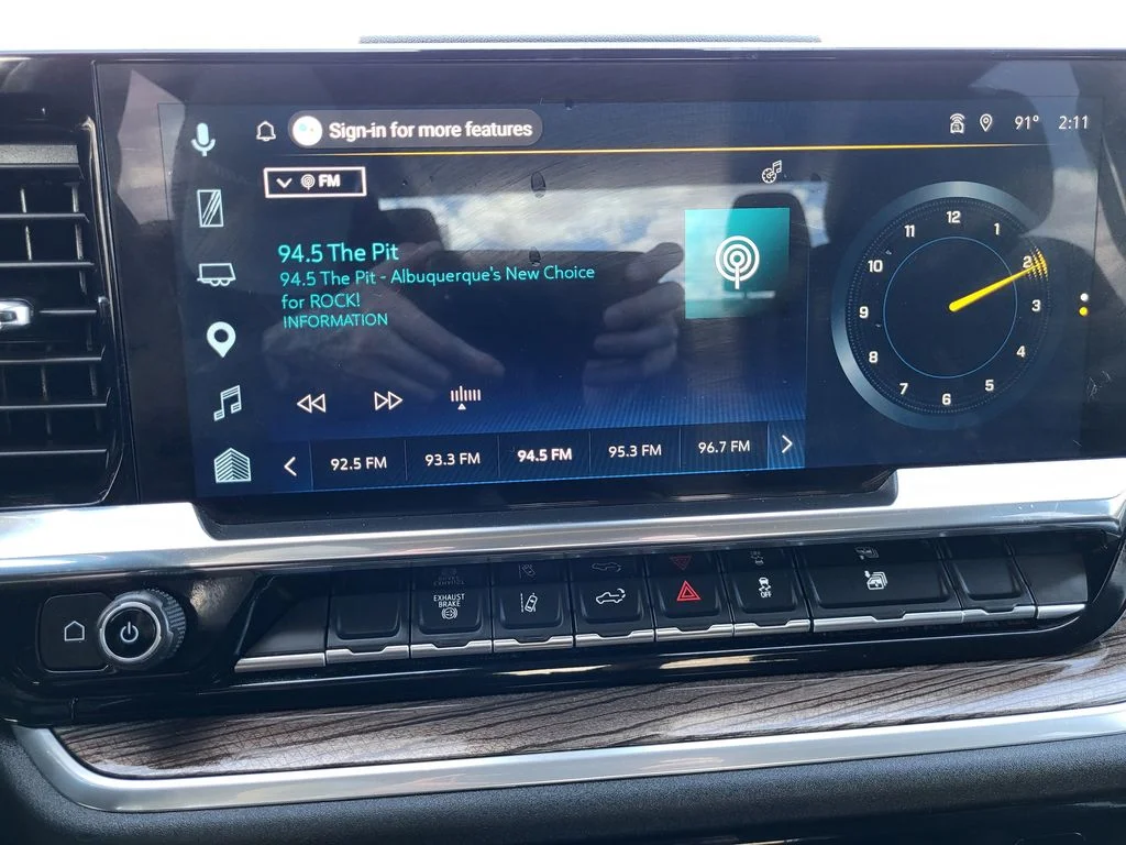 Used 2025 Summit White Chevrolet LT image 13