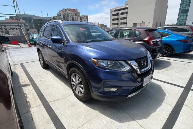 Used 2018 Caspian Blue Nissan SV image 2