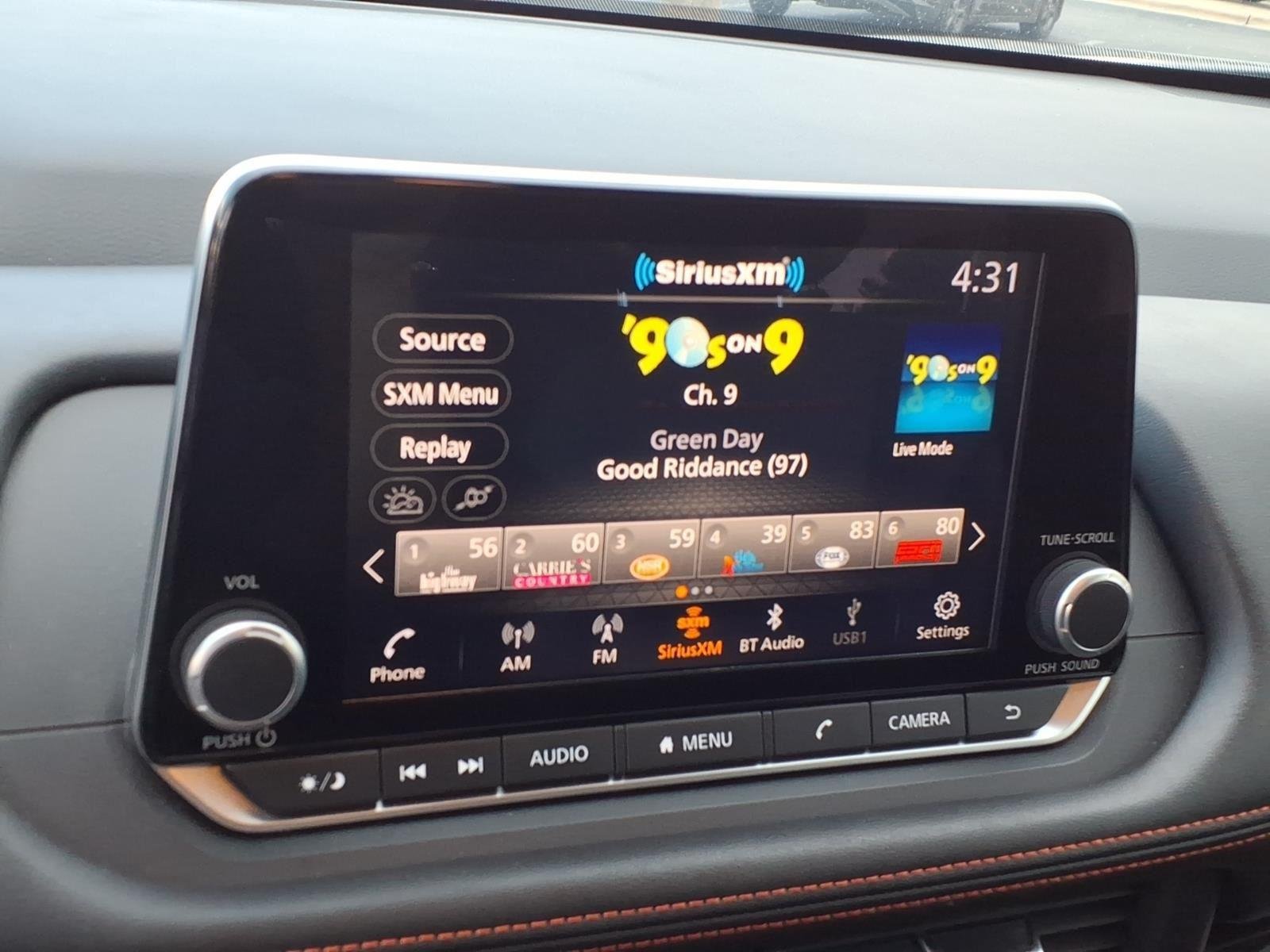 Used 2025 Everest White Pearl Nissan Rock Creek image 22
