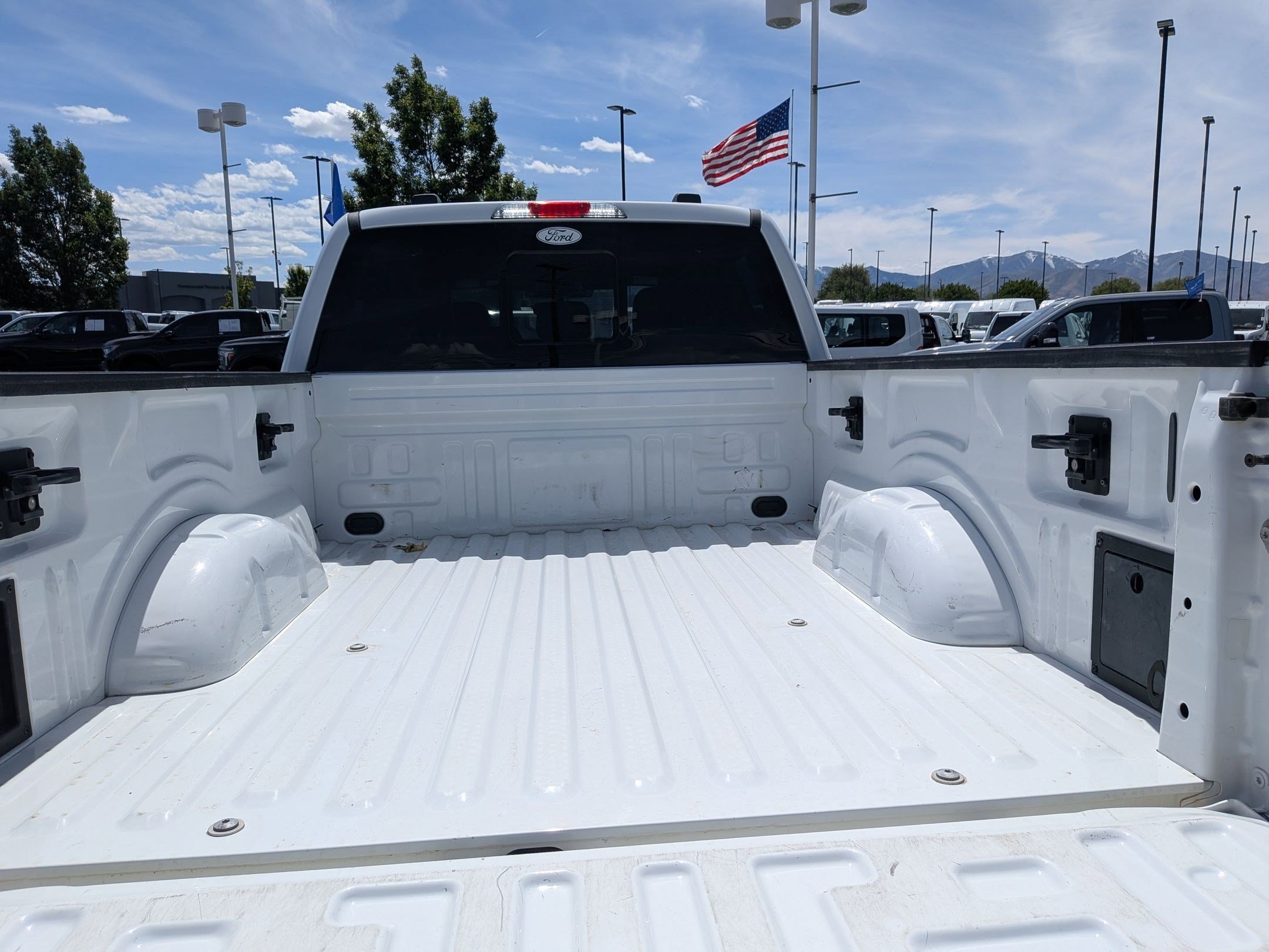 Certified Used 2024 Oxford White Ford LARIAT image 31
