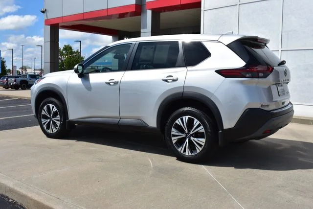 Used 2022 Silver Nissan SV image 7