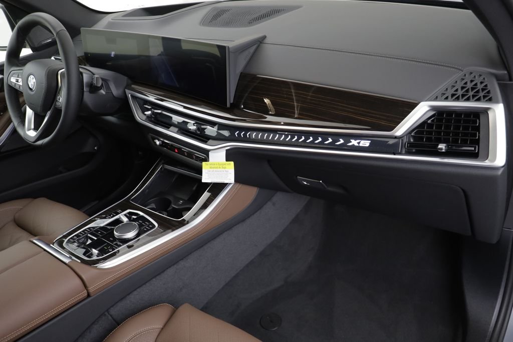 New 2026 Skyscraper Grey Metallic BMW xDrive50e image 21