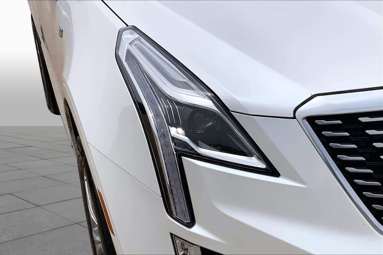 Certified Used 2021 Crystal White Tricoat Cadillac AWD Premium Luxury image 28