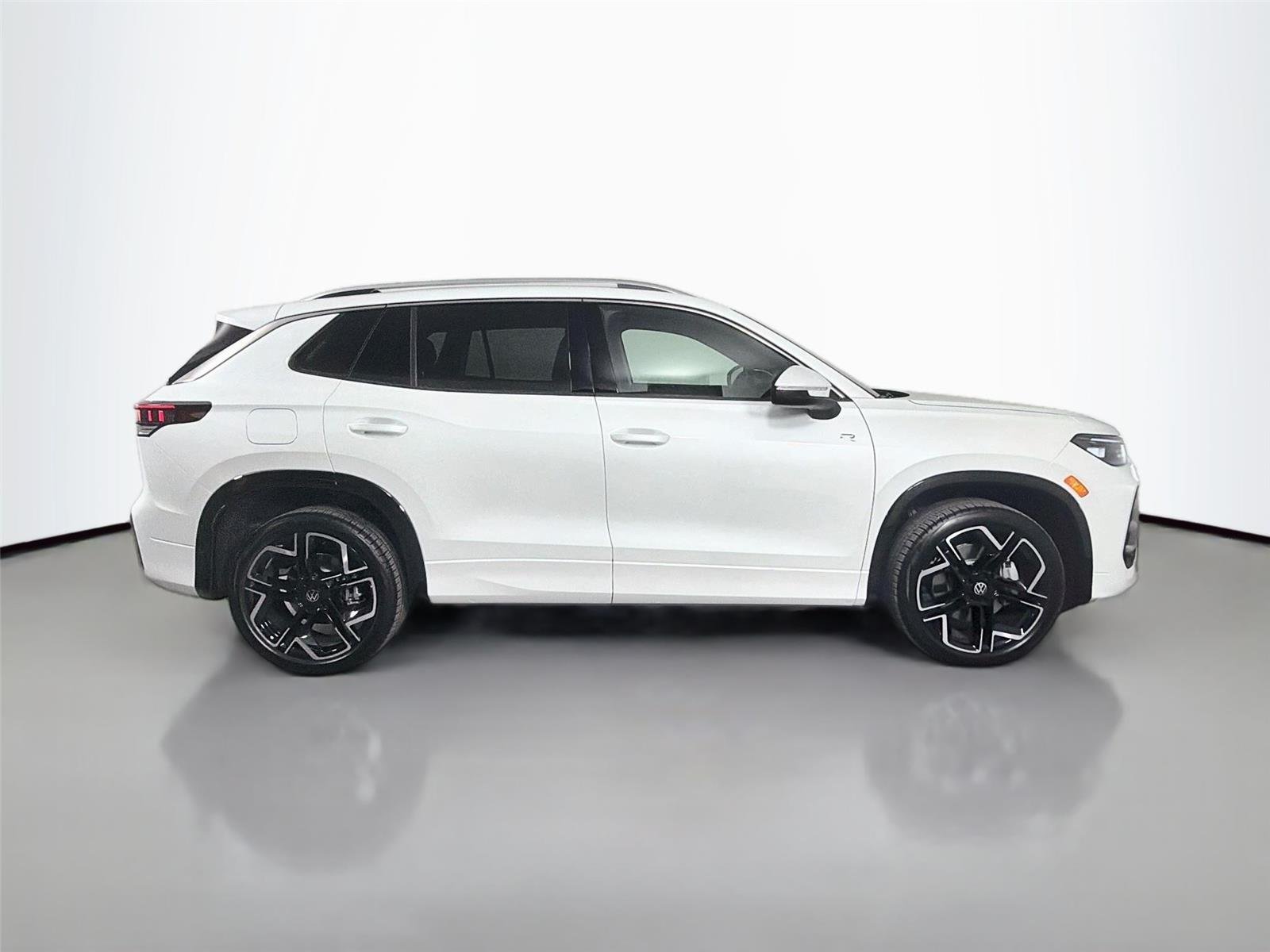 New 2026 Opal White Pearl Volkswagen SEL R-Line Turbo image 4