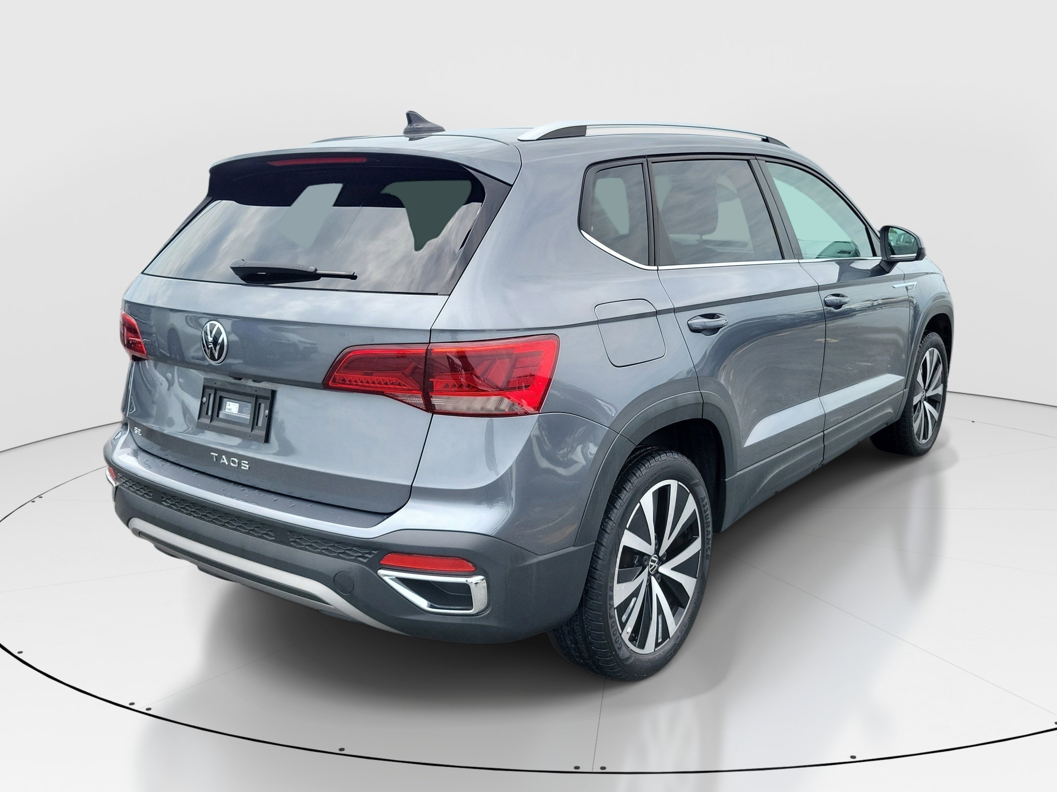 Used 2023 Platinum Gray Metallic Volkswagen SE image 6