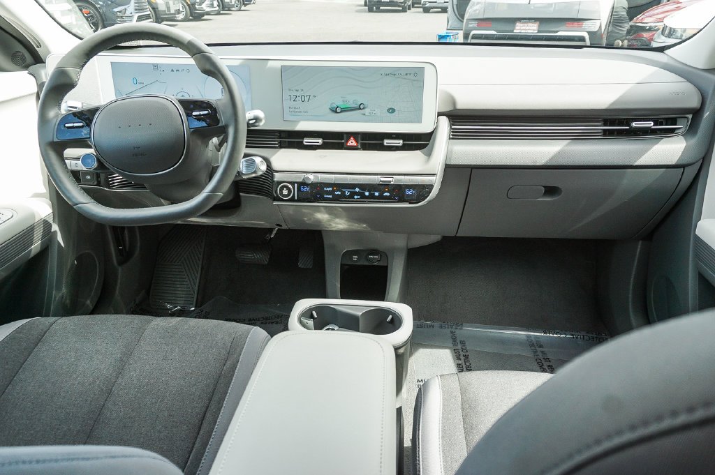Used 2024 White Hyundai SEL image 15