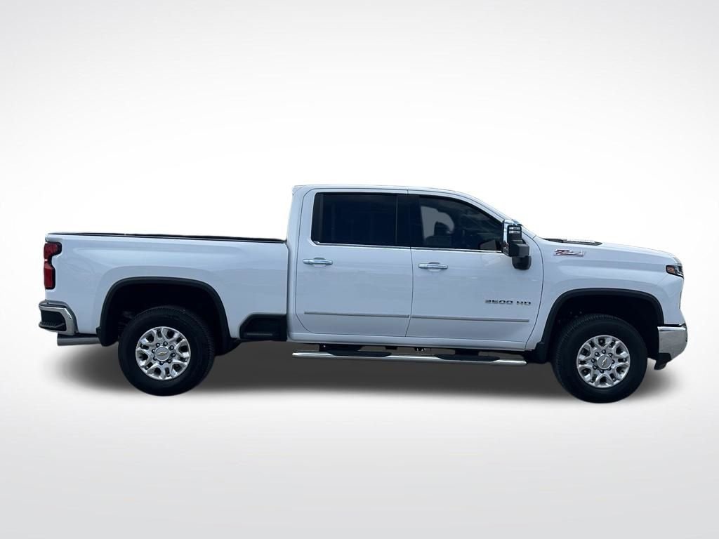 Used 2025 White Chevrolet LTZ image 8