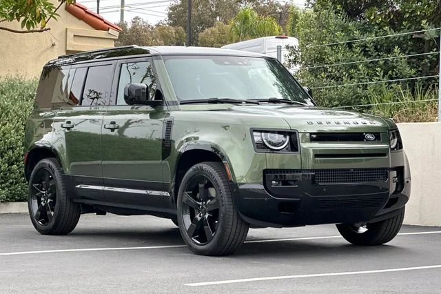 New 2026 Woolstone Green Land Rover X-Dynamic SE image 7