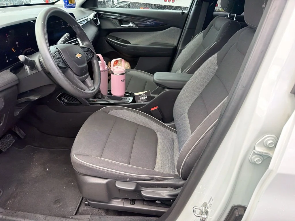 Used 2025 Summit White Chevrolet LT image 7