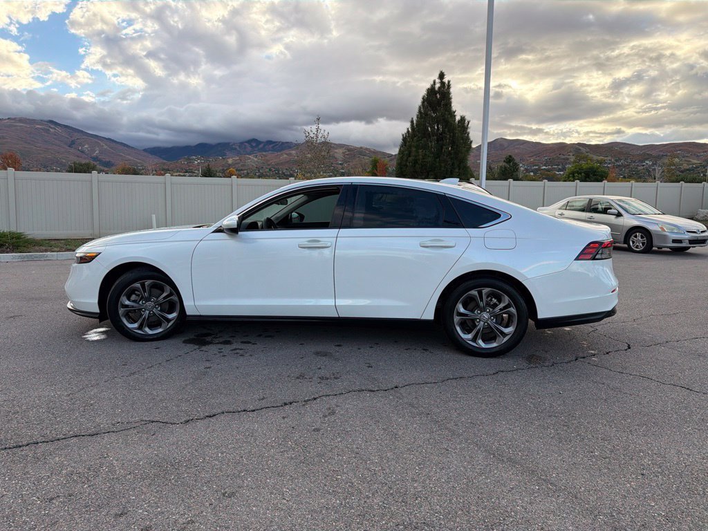 Used 2024 Platinum White Pearl Honda EX image 9