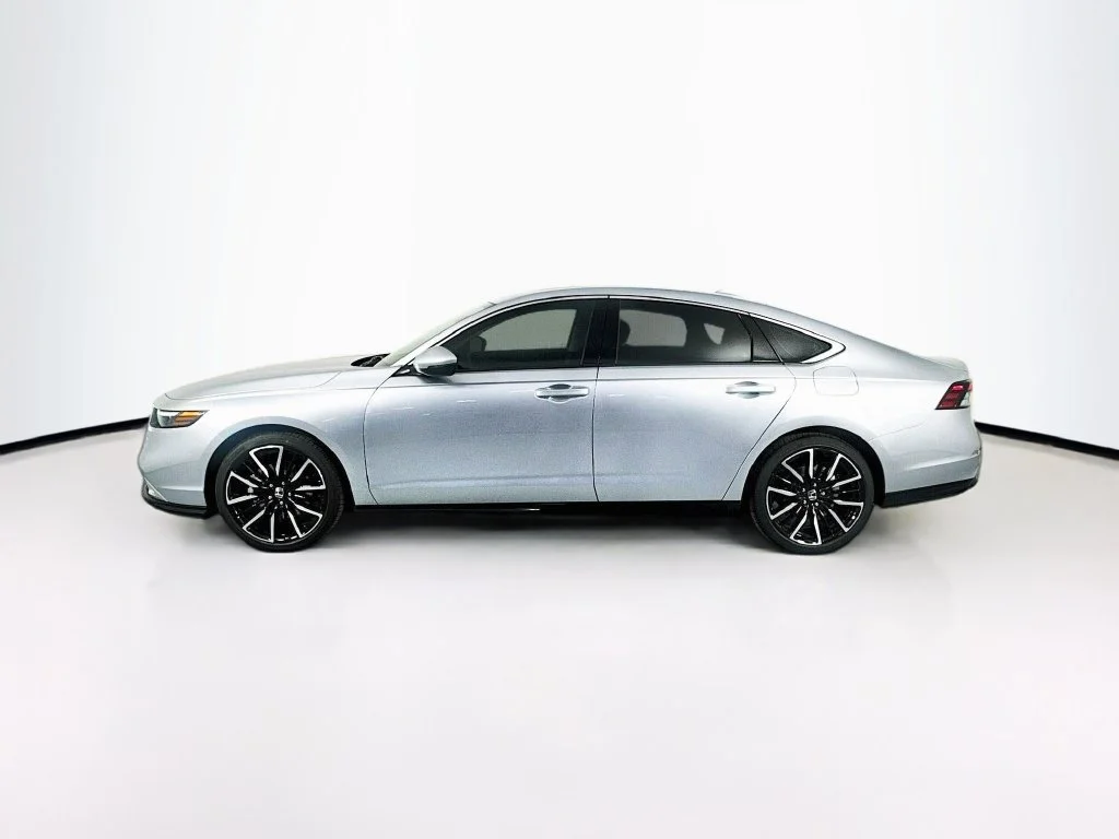 New 2026 Solar Silver Metallic Honda Touring image 4