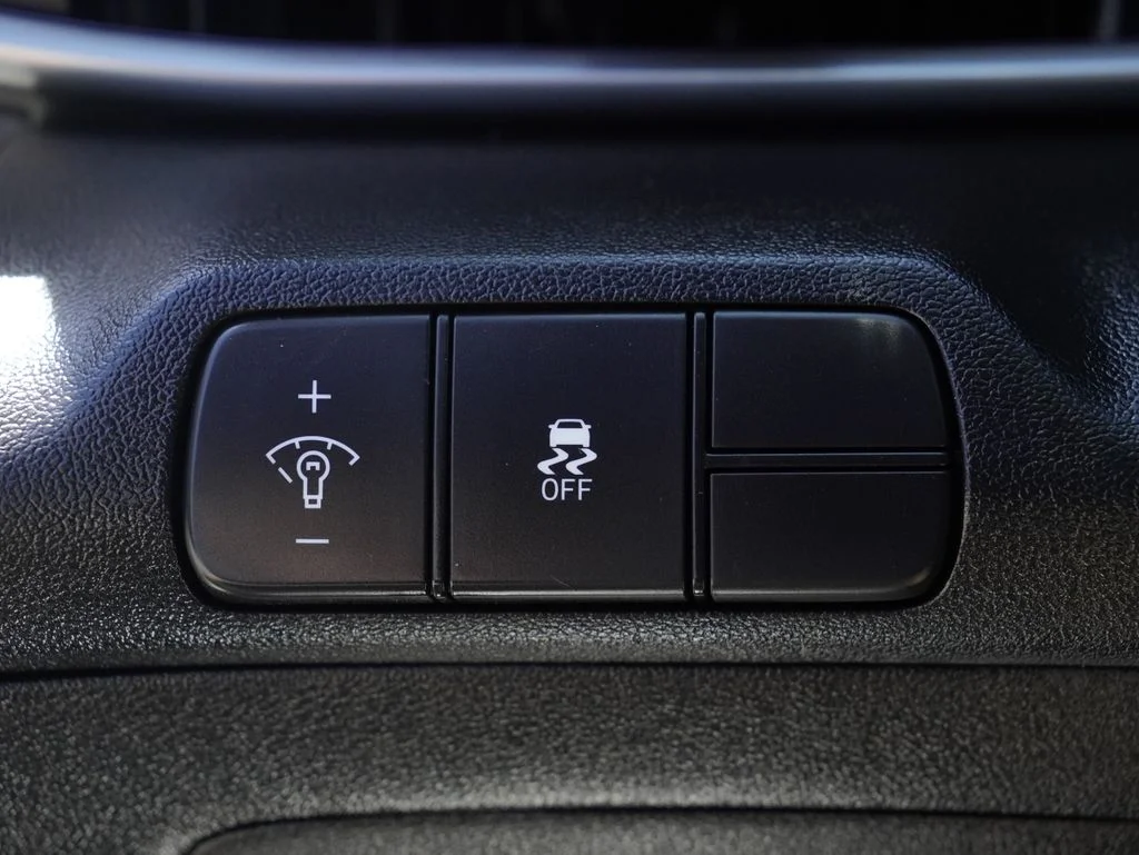 Used 2025 Gray Hyundai SEL Convenience image 9