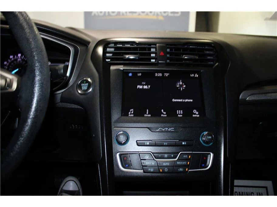 Used 2019 White Ford SE image 29