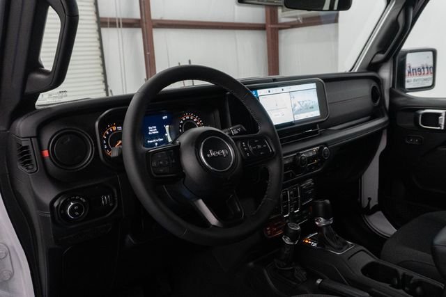 Used 2025 White Jeep Rubicon image 3