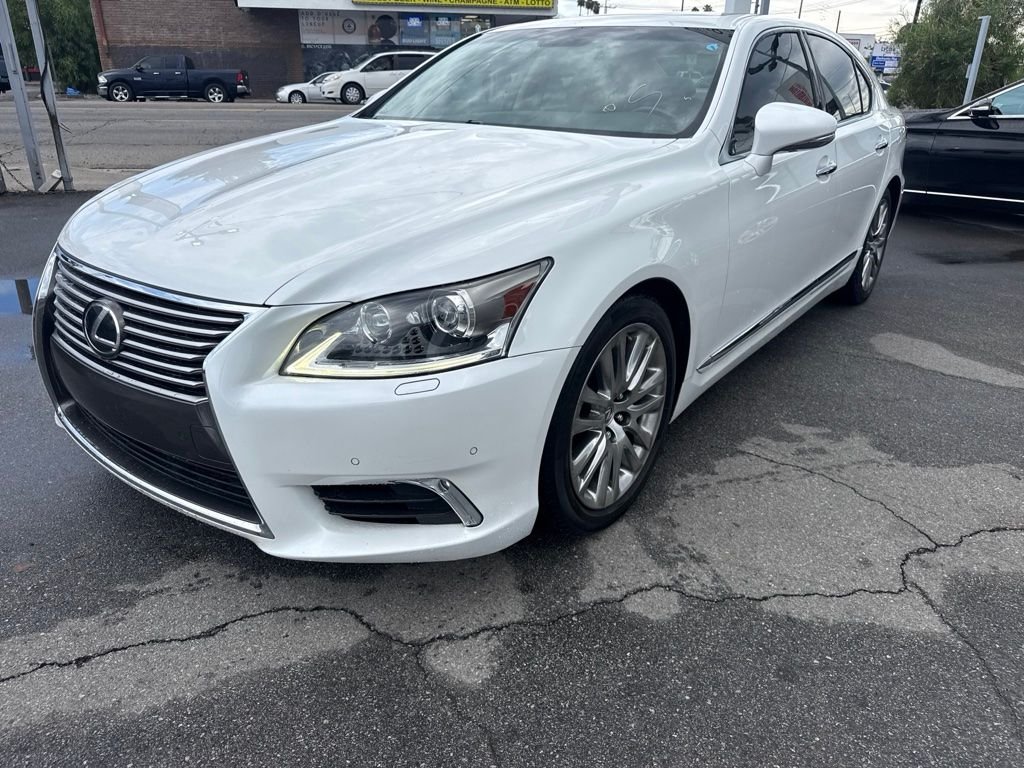 Used 2014 White Lexus 460 image 2