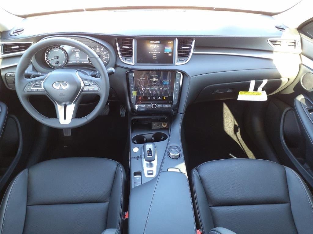 Used 2024 Radiant White INFINITI LUXE image 29
