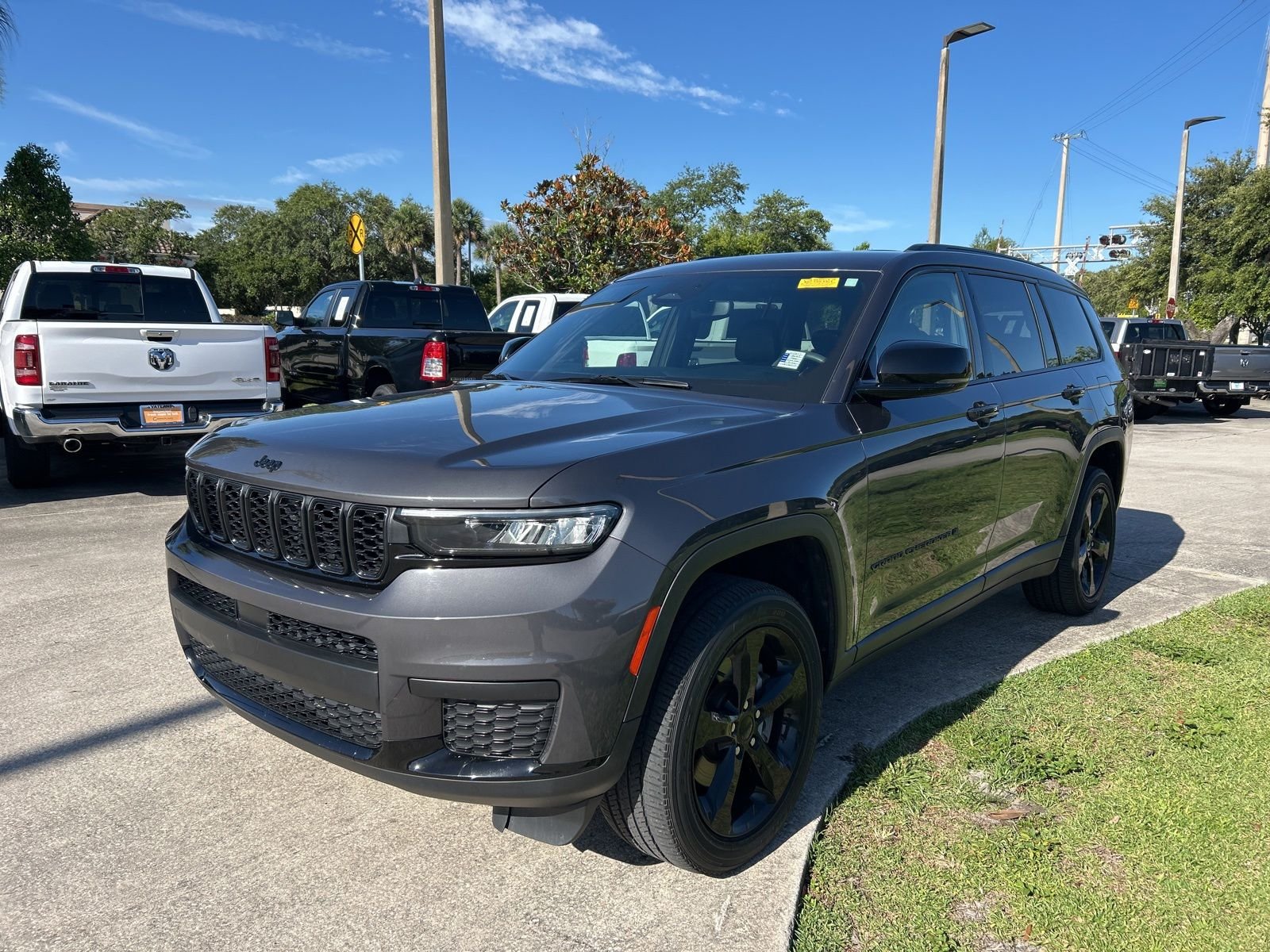 2023 Jeep Grand Cherokee L Altitude 4x4's photo