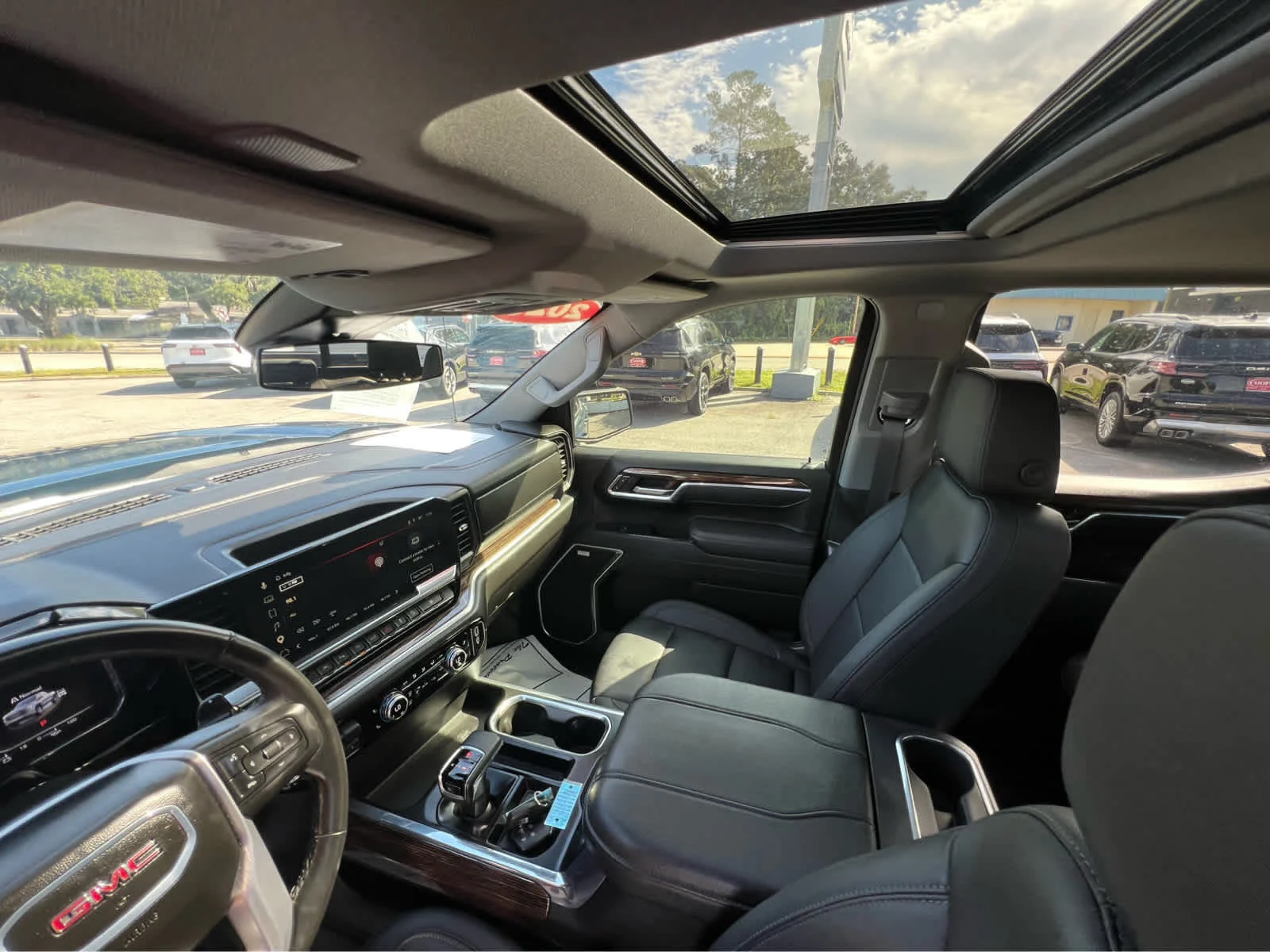 Used 2025 Downpour Metallic GMC Elevation image 16