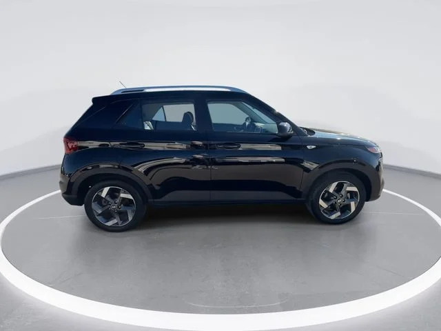 Used 2023 Black Hyundai SEL image 9