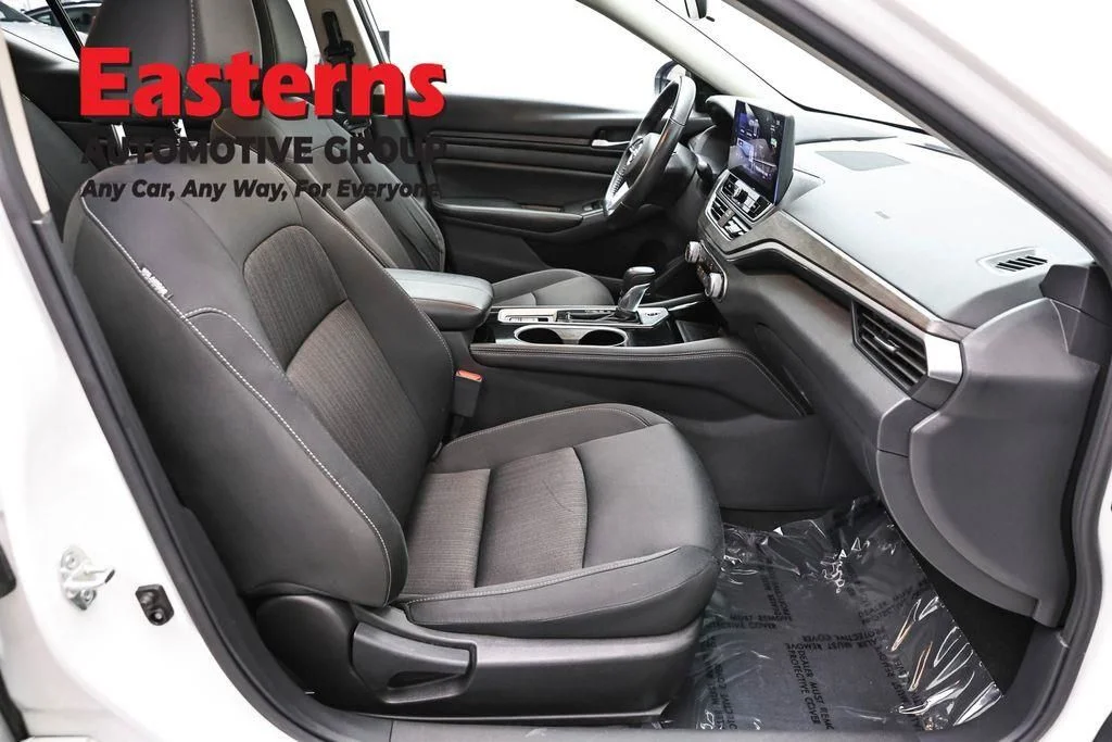 Used 2024 White Nissan 2.5 SV image 26