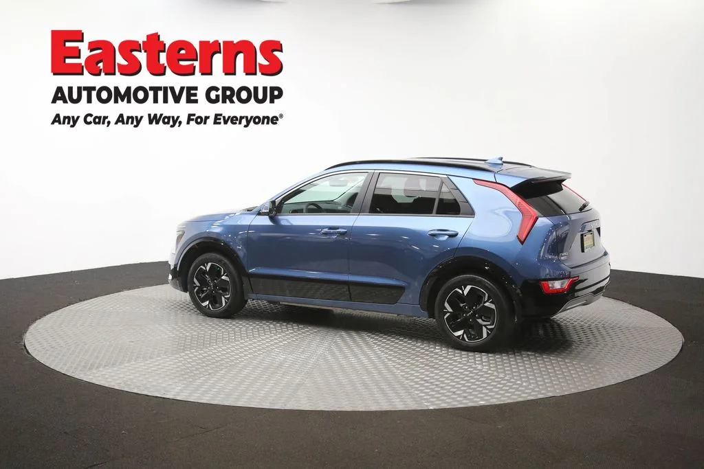 Used 2023 Blue Kia Wind image 61