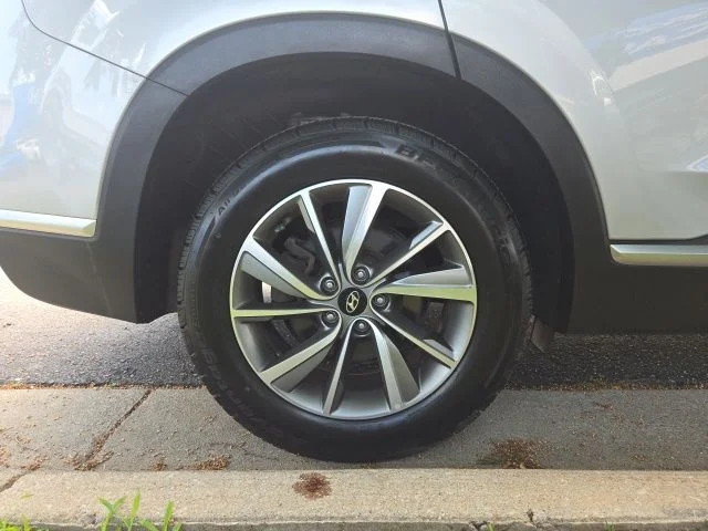 Used 2020 Shimmering Silver Pearl Hyundai SEL image 9
