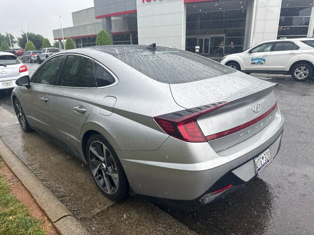 Used 2021 Silver Hyundai SEL Plus image 6
