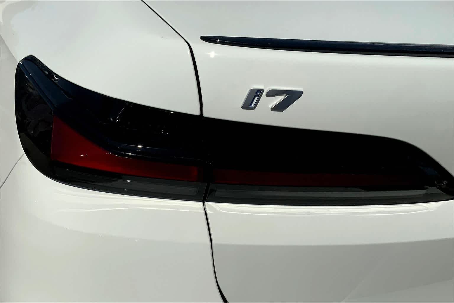 2025 BMW i7 50 - Photo 14