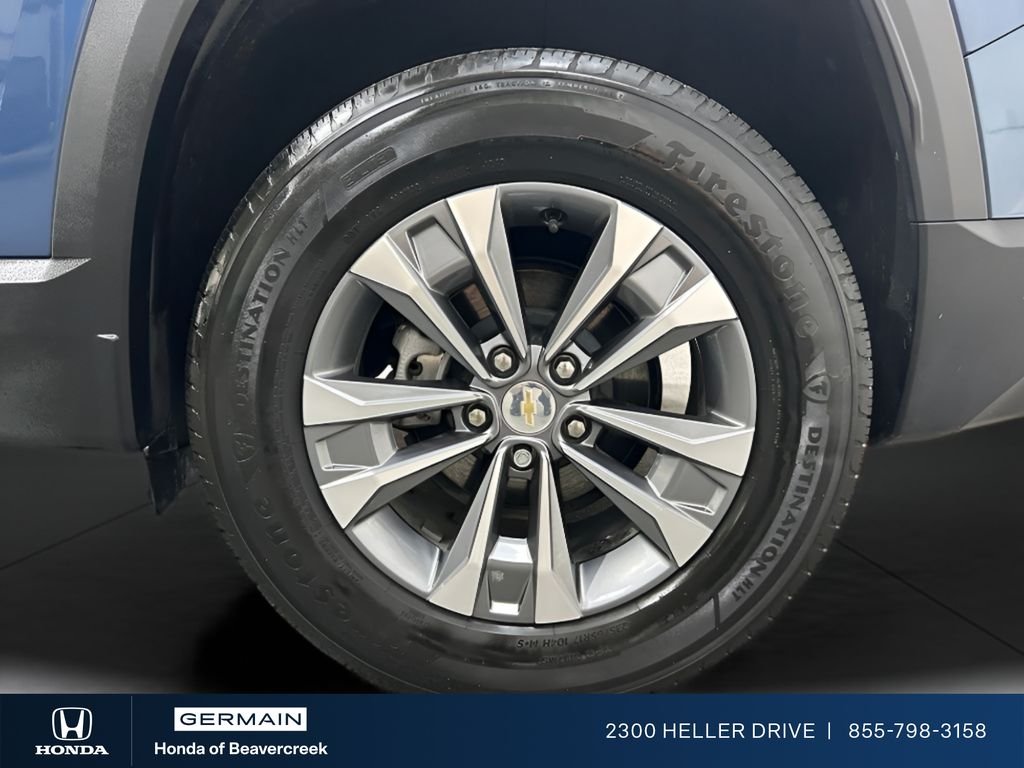 Used 2025 Lakeshore Blue Metallic Chevrolet LT image 30