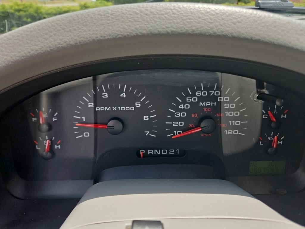 Used 2004  Ford  image 15