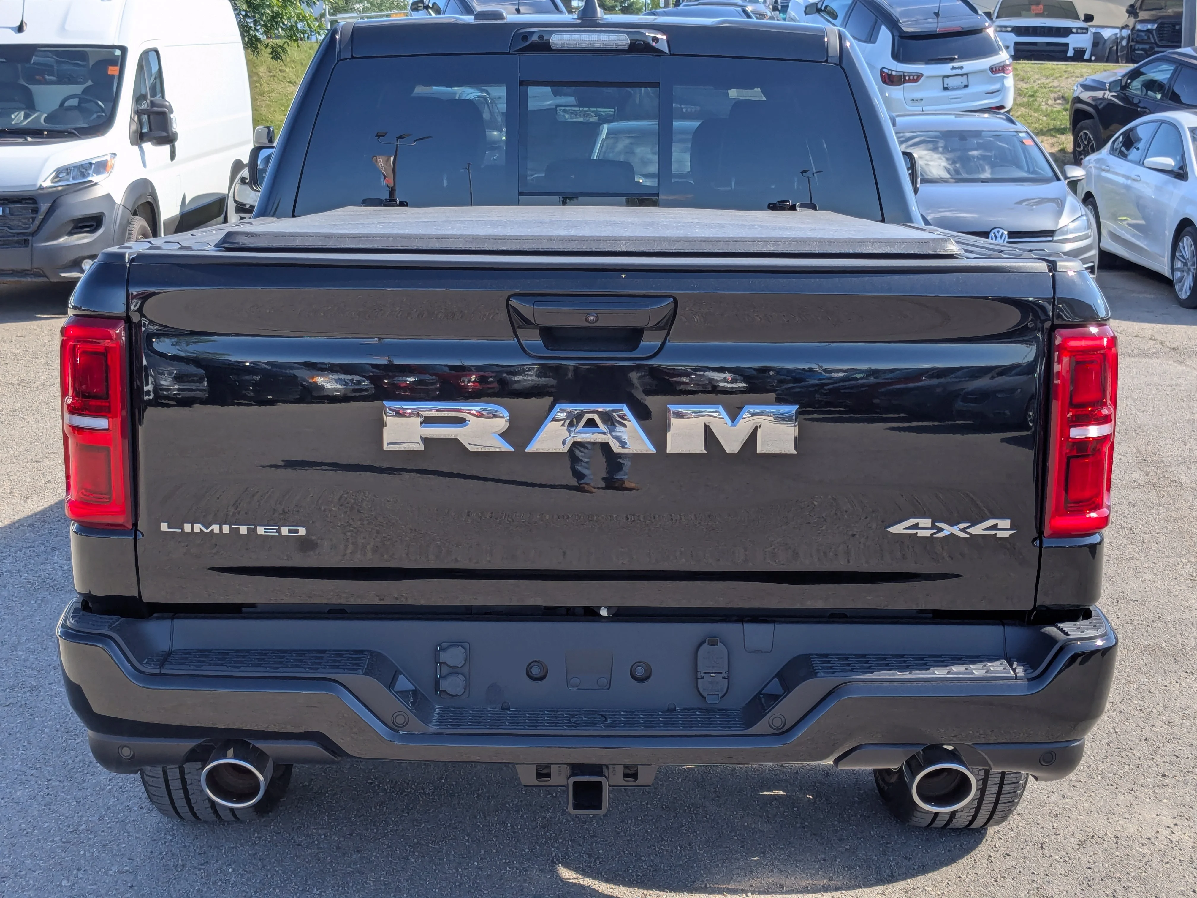 New 2026 Black RAM Limited - - 5.7L HEMI V8 - Pano Sunroof - Limited Lvl A Grp - Trailer Brake Ctrl & More! image 7