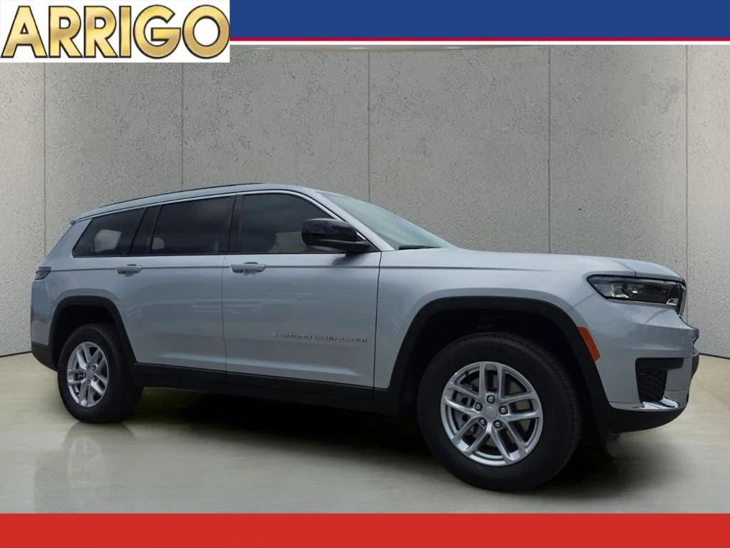 New 2026 Silver Zynith Exterior Paint Jeep Laredo image 1