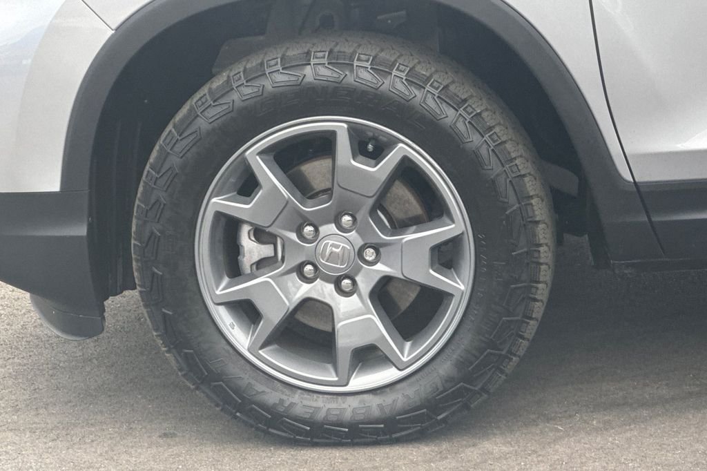 Used 2025 Lunar Silver Metallic Honda TrailSport image 35