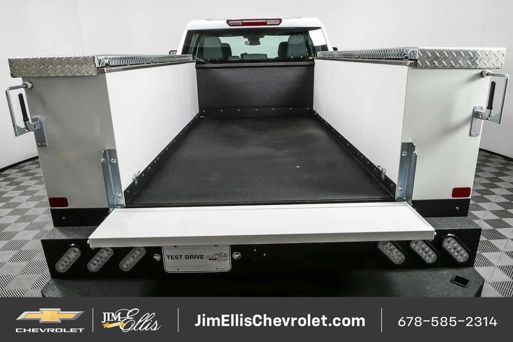 New 2026 Summit White Chevrolet WT image 27
