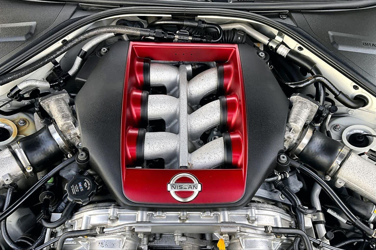 Used 2010 Pearl White Nissan Premium image 29