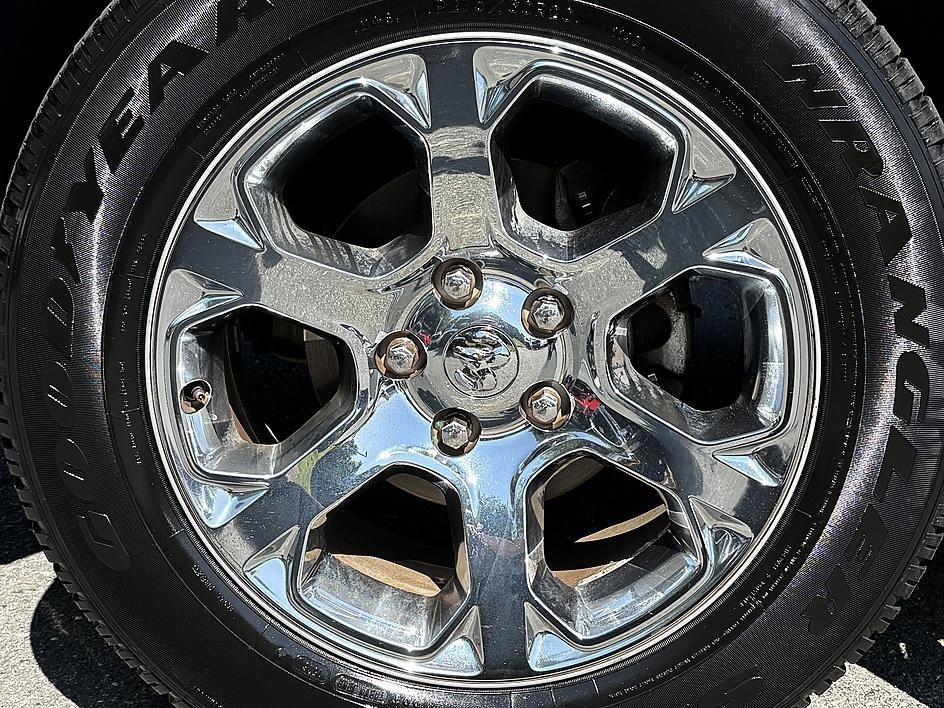 Used 2017 Bright Silver Metallic Clearcoat Ram Laramie image 7