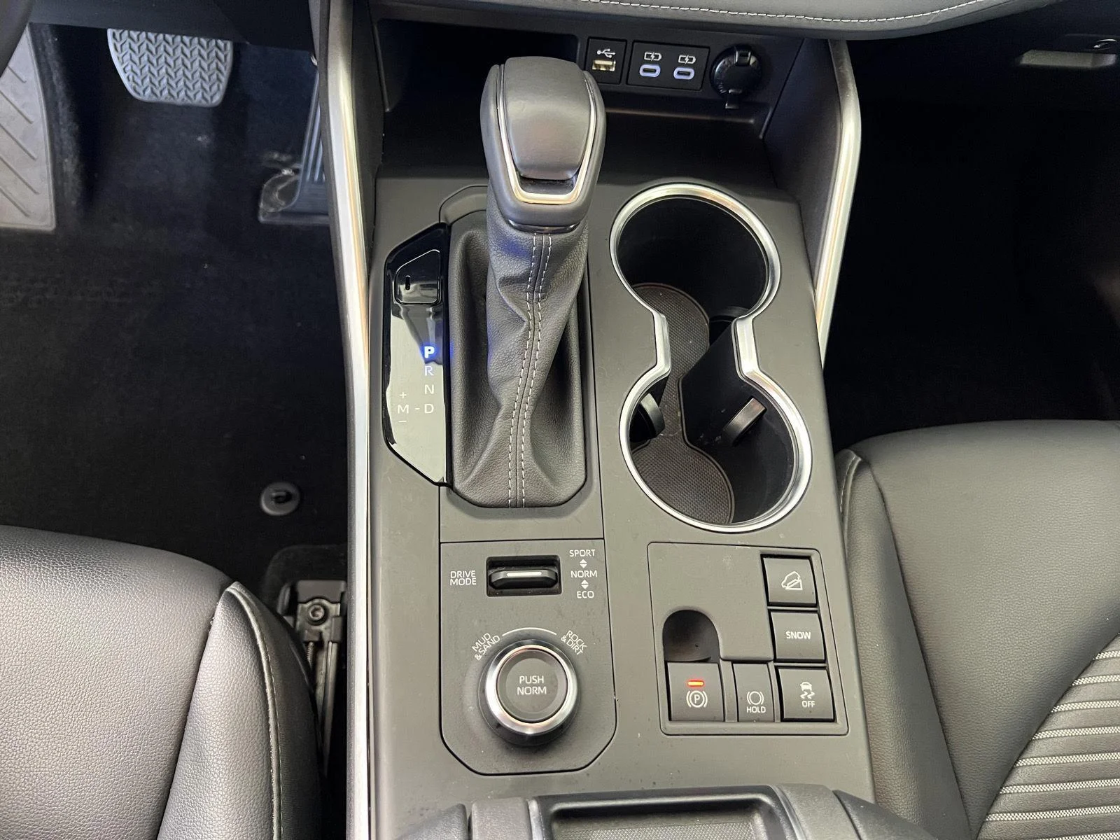 Used 2024 Wind Chill Pearl Toyota XSE image 24