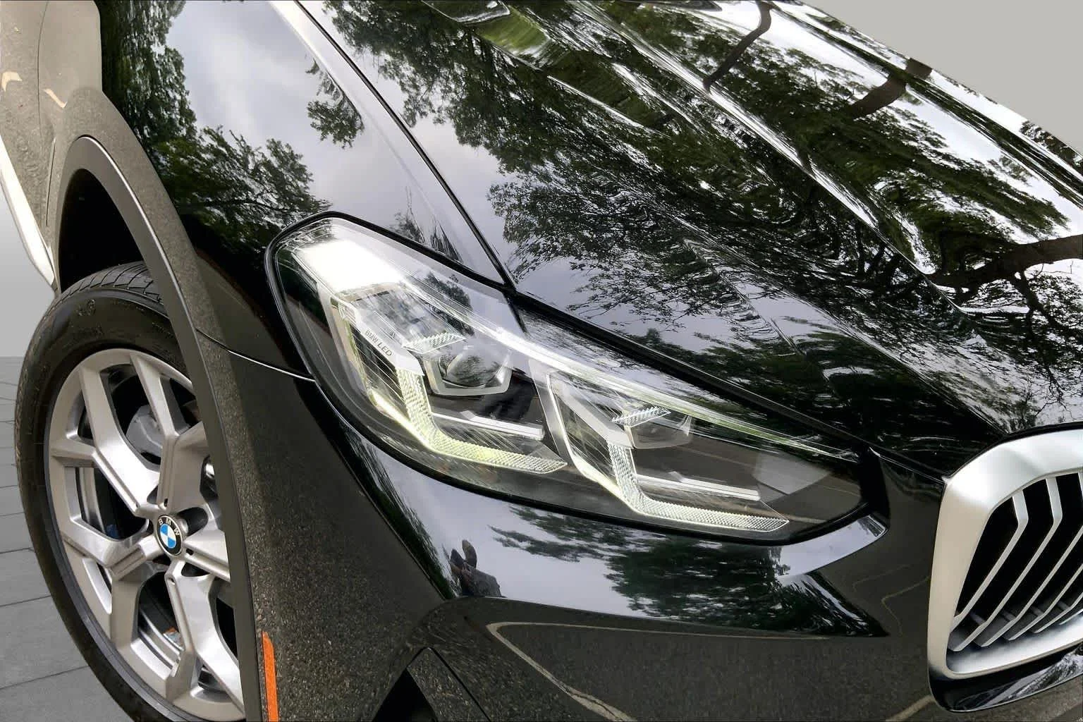 Used 2023 Black Sapphire Metallic BMW xDrive30i image 26