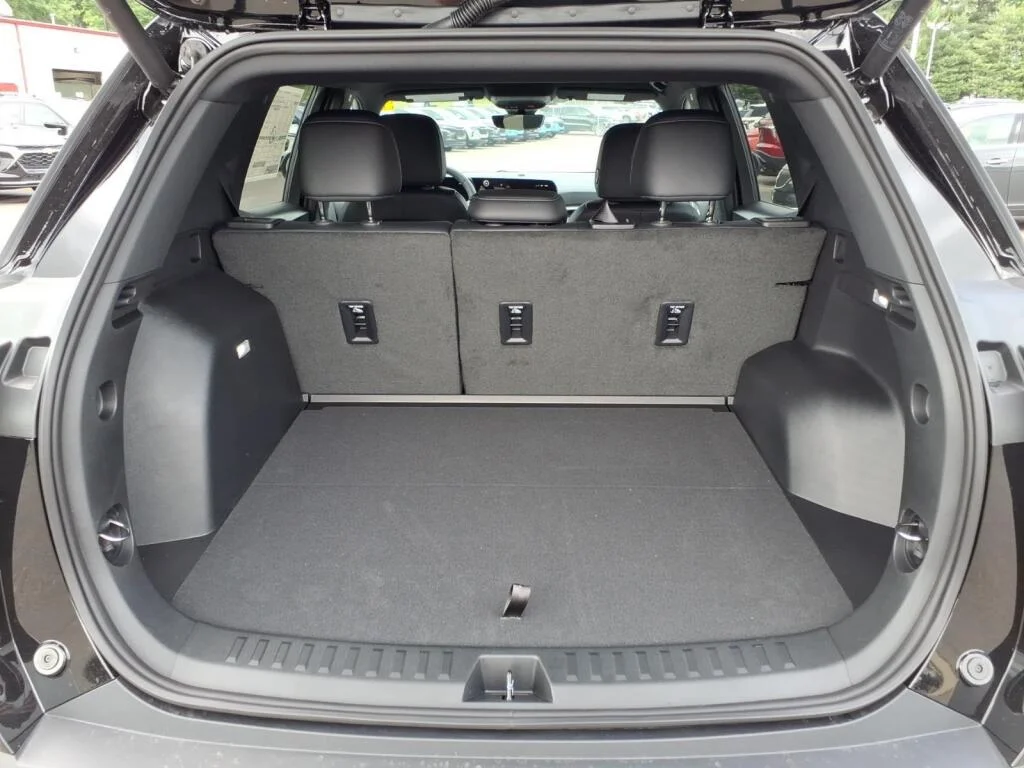 New 2026 Mosaic Black Metallic Chevrolet FWD LT image 5