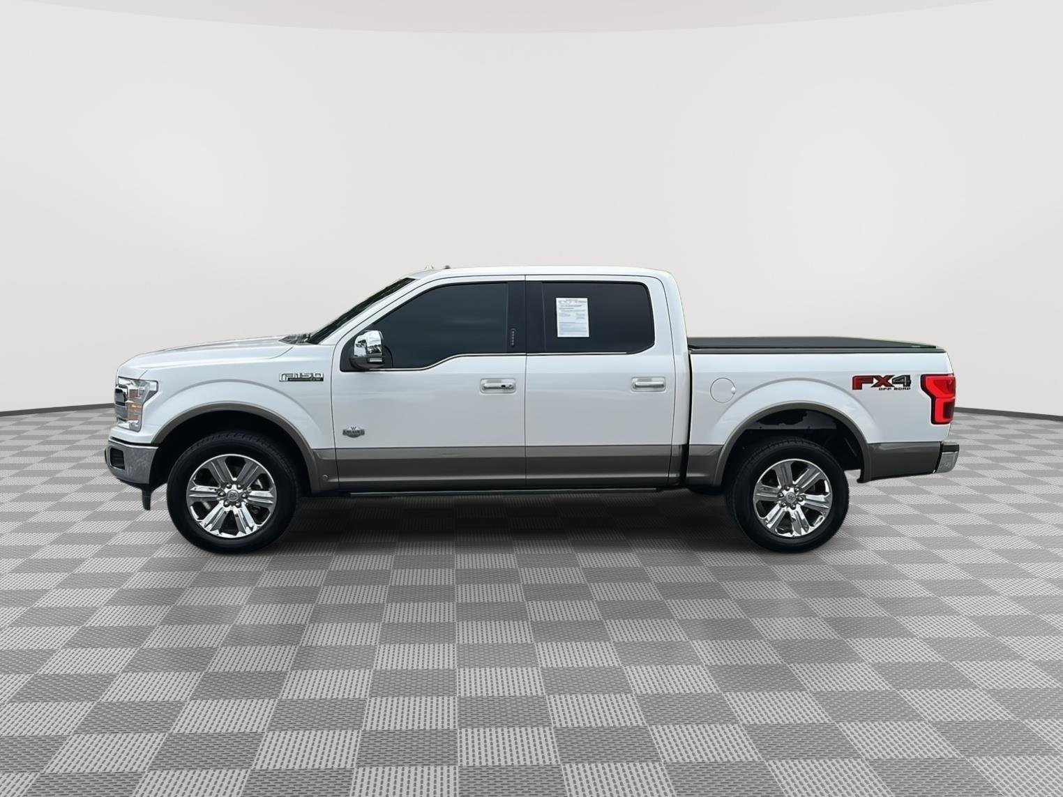 Used 2019 White Platinum Metallic Tri-Coat/Stone Gray Ford King Ranch image 17