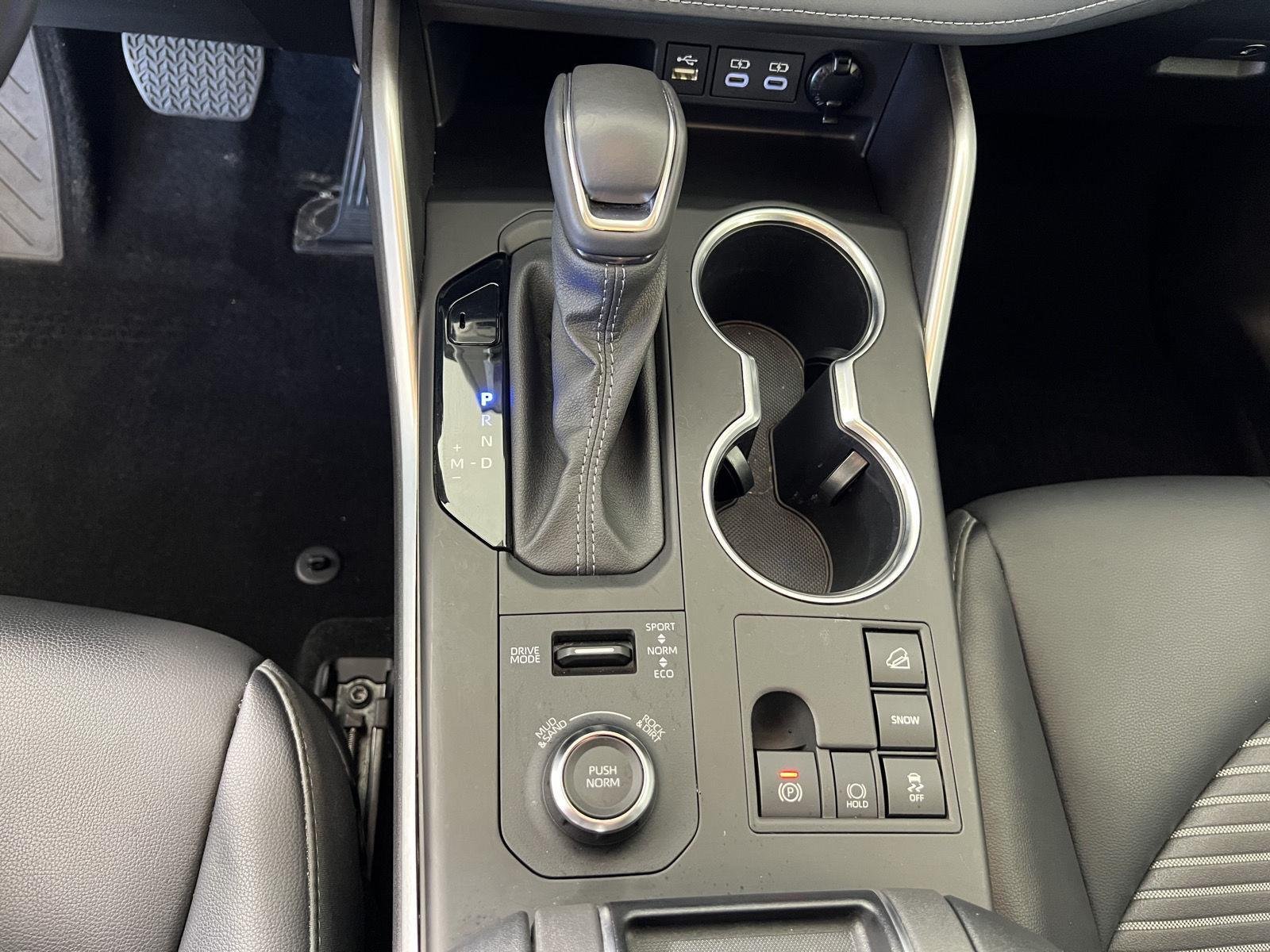 Used 2024 Wind Chill Pearl Toyota XSE image 24