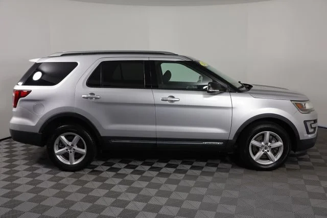 Used 2017 Silver Ford XLT image 9